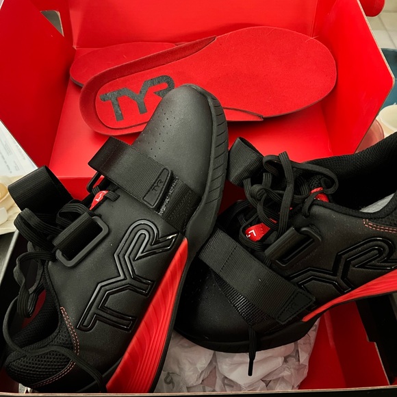 BRAND NEW TYR L-1 LIFTER BLACK/RED W8.5/M7 - Picture 2 of 7